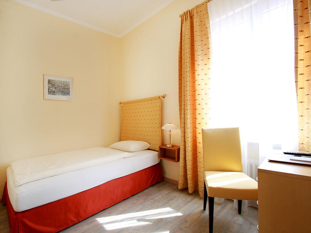 Hotel Garni Golf Ascona Exterior photo
